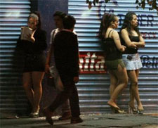 Police step up patrols to deter Cartagena prostitutes.